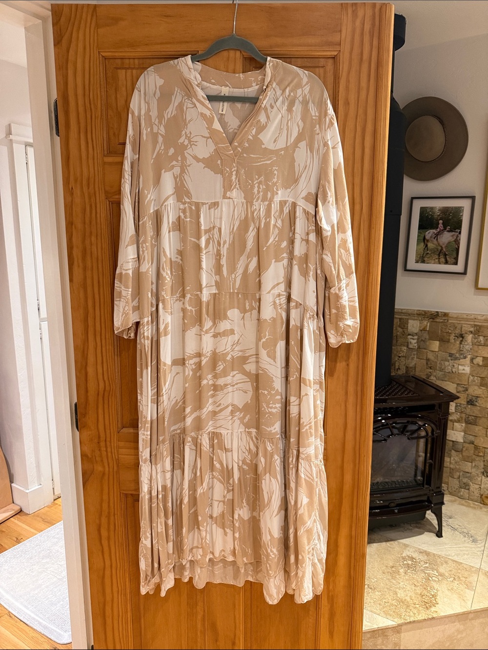 Neutral Marble-Print Maxi Dress - Beige & White